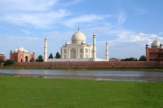 2-Day Tour to The Taj Mahal, Agra from Mumbai with Both Side Commercial Flights - Price and logistics: what $671 buys you (and what to check)