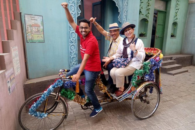 All In One Combo Tour of Mumbai City, Dabbawalas, Dhobhi Ghat, Slums & Bollywood - Marine Drive: your fast start on Mumbai’s shoreline