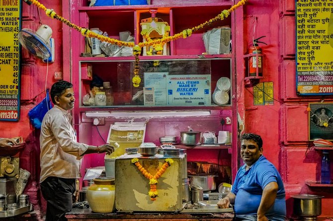 Bombay Express Mumbai Food Tour with 15+ Tastings - The 10-minute train ride: how to enjoy it like a local