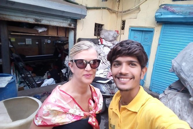 Dharavi Slum Tour in Mumbai - Dress code and behavior: your outfit is part of the respect