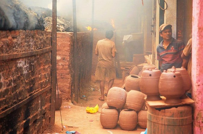Dharavi Slum Walking Tour: Daily Life in Asia's Largest Slum - Timing, weather, and fitness: the stuff that affects your comfort