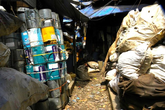 Dharavi Small-Group Mumbai - Walking Tour with Guide and Optional Add-ons - Stop 1: Entering Dharavi’s daily life by walking the lanes