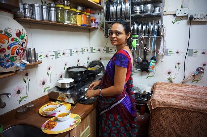 Dharavi Tour and Family Lunch - The Family Lunch: A Home-Cooked Vegetarian Reset