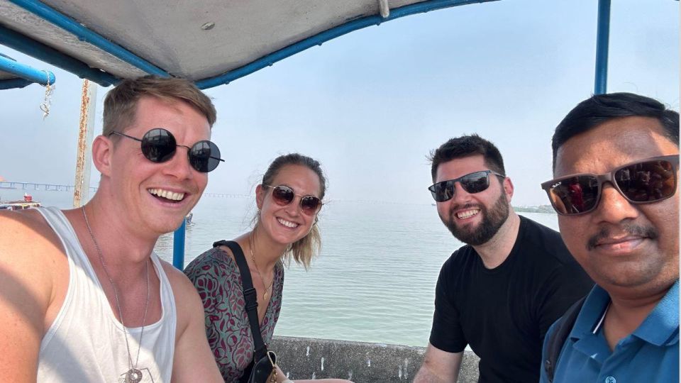 Elephanta Caves & Island Guided Tour - Gateway of India again: photo stop and the return flow