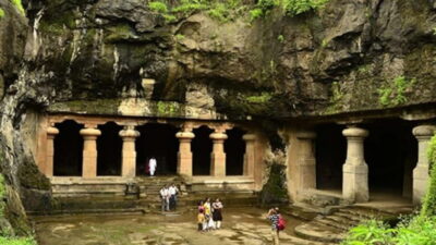 From Mumbai: Half-Day Elephanta Caves Tour with Ferry Ride - Getting from the jetty to the caves: walk, toy train, and why it matters
