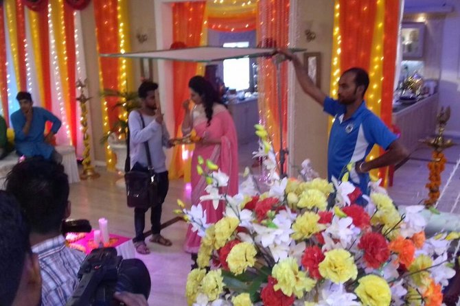 Full-Day Private Slum and Bollywood Tour with DANCE. - Lunch and the Pace of a Full-Day Schedule