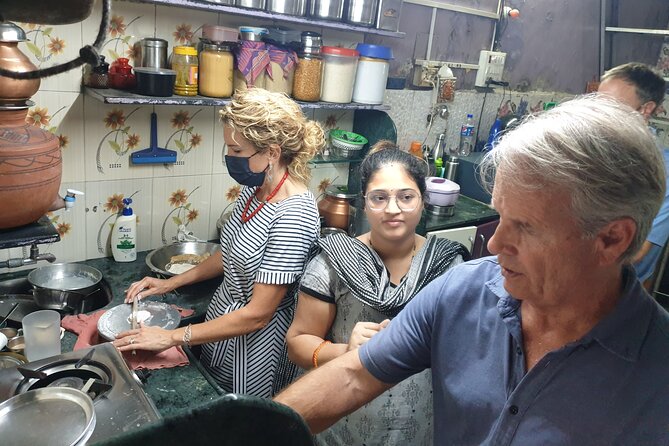 Indian Curry 5-Hour Cooking Classes In Mumbai - Pottery Area Time: A Hands-On Cultural Side Stop