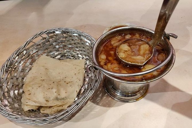 Mohd Ali Road Kebab & Curry Food Trail in Mumbai with Guide - Stop 2: Taj Icecream for a 100-Year-Old Sweet Reset