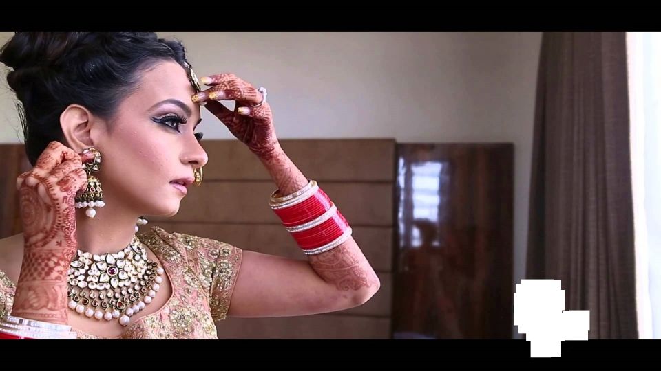 Mumbai Bollywood Tour - The Pickup + Air-Conditioned Coach Part That Saves Your Day