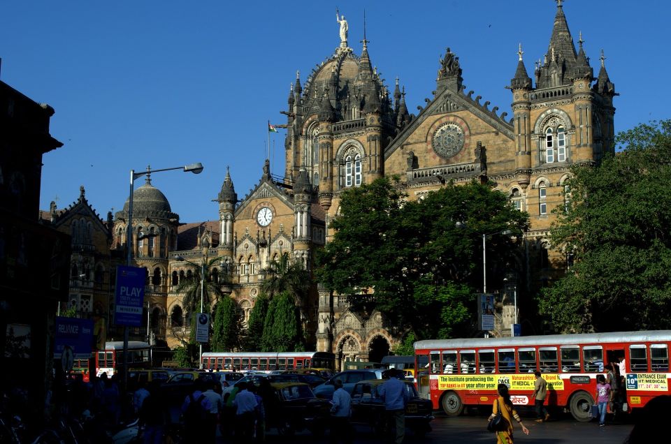 Mumbai: Customizable City Sightseeing Tour with Hotel Pickup - Chor Bazaar: antiques shopping with a guide’s help