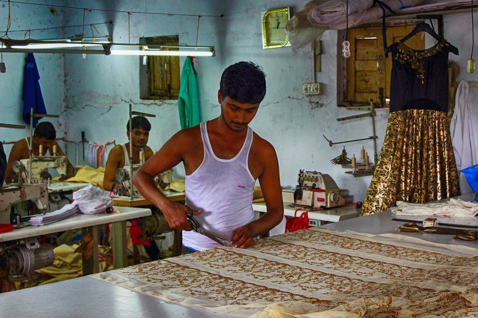 Mumbai: Dharavi Slum Slumdog Millionaire Tour with a Local - Entering Dharavi Like a Neighborhood, Not a Sight