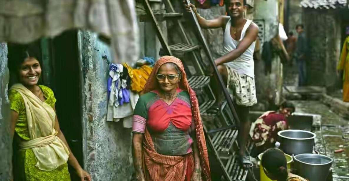 Mumbai: Dharavi Slum Slumdog Millionaire Tour with a Local - Walking the narrow alleys and seeing the small industries