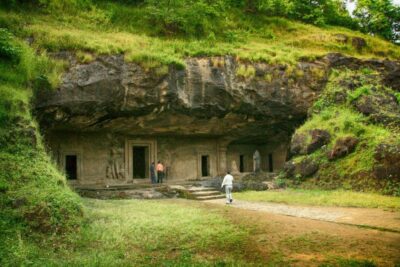 Mumbai: Elephanta Caves Half-Day Guided Tour with Expert - The Ferry from Mumbai: A Calm Buffer Before the Steps