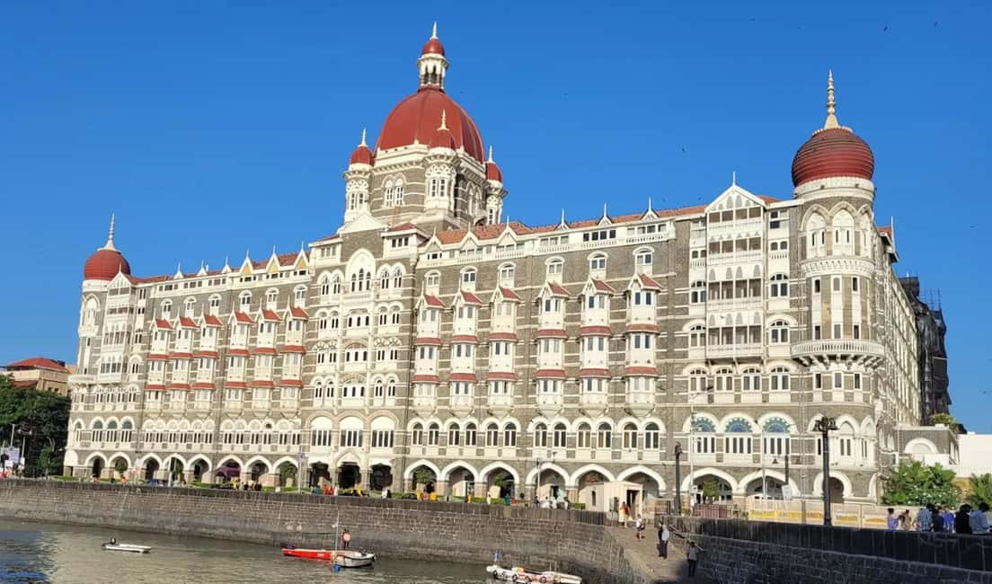 Mumbai: Exclusive Full-Day City Tour with Optional Caves - Passing the British-era landmarks, then meeting CST face-to-face