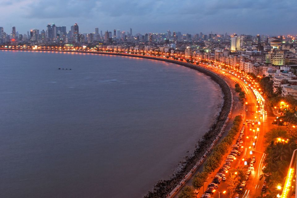 Mumbai: Full-Day Private Sightseeing Tour - Mani Bhavan and Gandhi in a grounded, museum-style stop