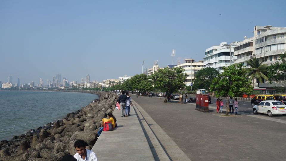 Mumbai: Full-Day Private Sightseeing Tour - Malabar Hill, temples, and how Mumbai mixes calm with traffic