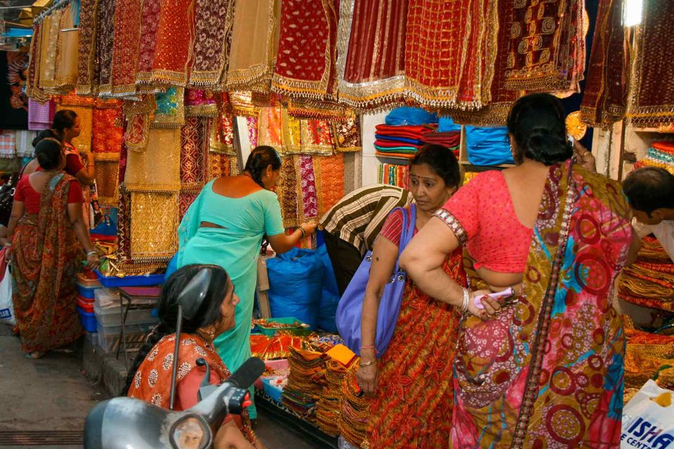 Mumbai: Local Markets & Temples Tour - Flower Alley and the older lanes: the “in-between” that makes the route real