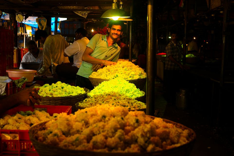Mumbai: Local Transport & Dabbawallah Tour - Churchgate and the dabbawallah in action: the tour’s emotional center