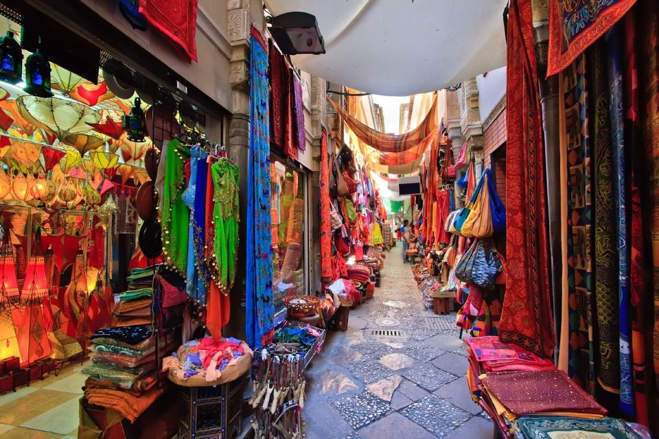 Mumbai: Magical Markets Tour - Chor Bazaar for antiques and furniture: slow wandering is the game