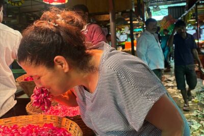 Mumbai Morning Market Tour of Flowers, Fish, and More - Meeting at Colaba and getting into the right mindset