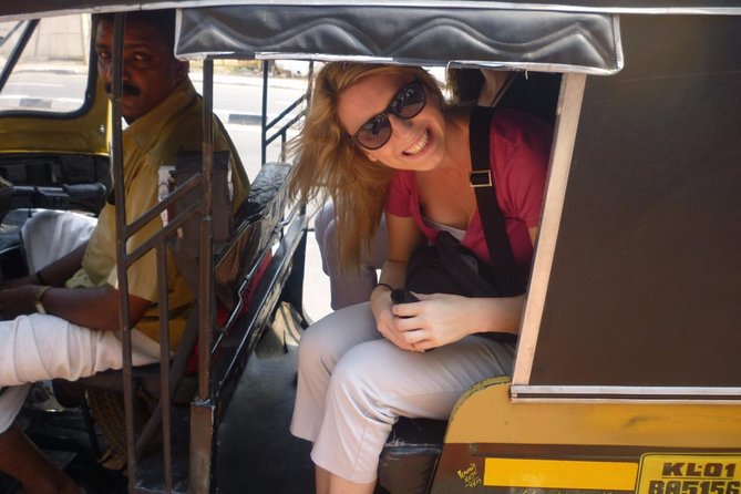 Mumbai Private Cultural Tour with Lunch and Transport - Entering Mumbai through work life and worship