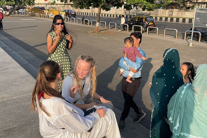 Mumbai Private Sightseeing Tour with Top Highlights - Town Hall (Asiatic Society Library) and Chhatrapati Shivaji Terminus: classic Mumbai architecture moments