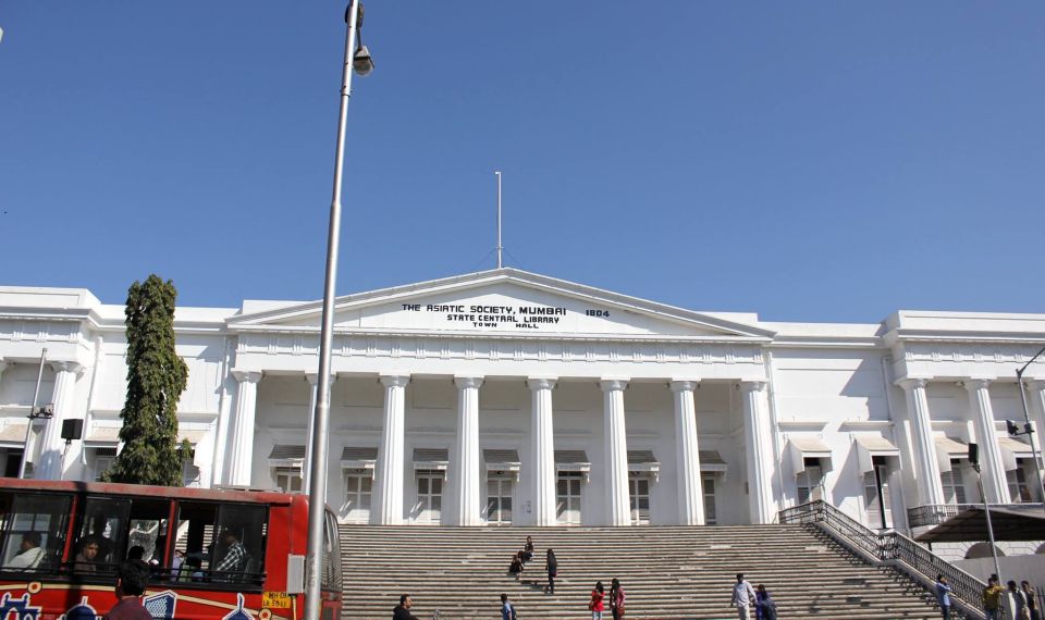 Mumbai: South Mumbai Heritage Walking Guided Tour - Hotel Taj Mahal Palace and Gateway of India: Big Names, Big Atmosphere