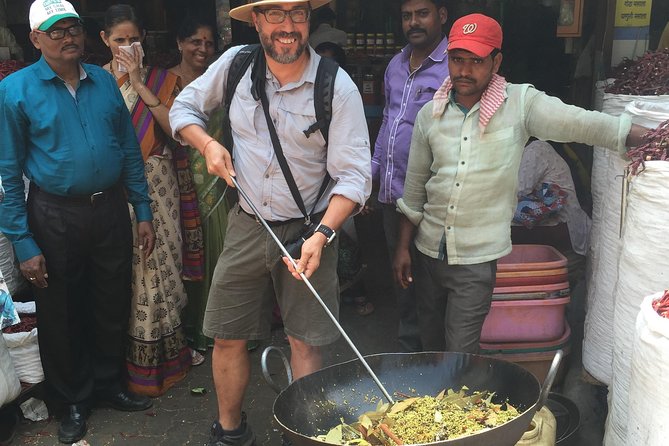 Mumbai Spice Markets and Bazaars Tour with Guide and Transport - Lalbaug spice market: where chili varieties become a mini food lesson
