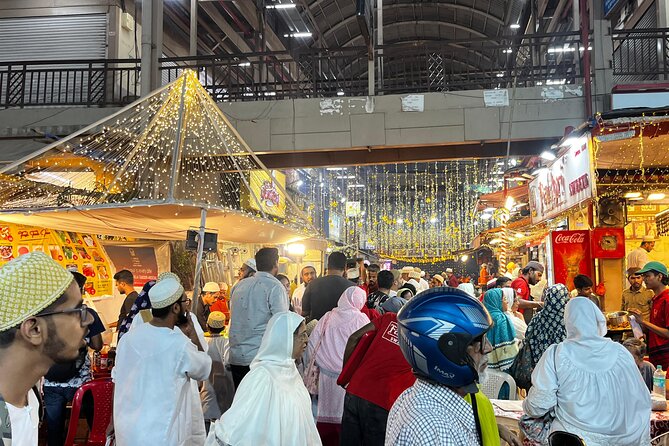 Mumbai Street Food & Bazaar Tour with Local Transport - Minara Masjid area: where you’ll feel Mumbai’s street rhythm