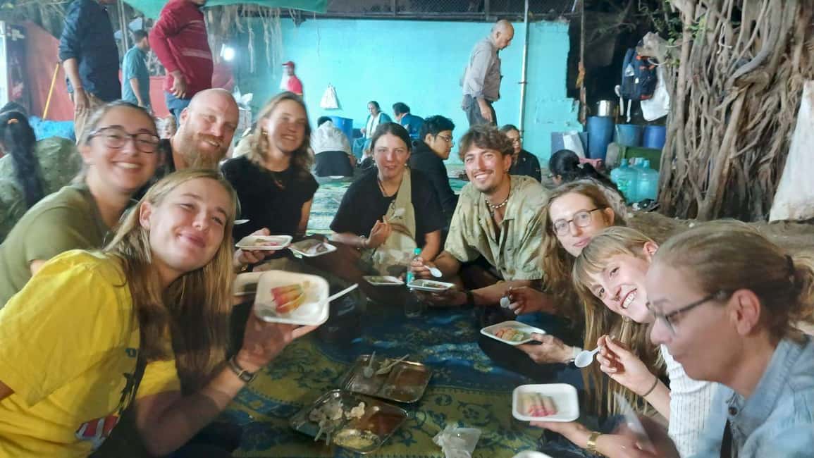 Mumbai Street Food Tour with Evening Bazaar Walk - The Taxi Jump to Bhuleshwar: How the Tour Moves You Without Stress