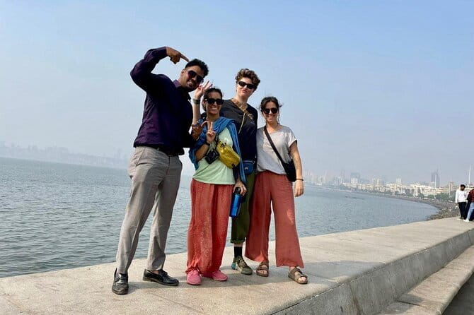 Old Mumbai Sightseeing Tour with a Local Guide - Stop 3: Marine Drive ride and a Gandhi House history moment