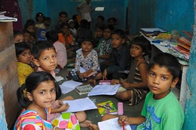 Private Dharavi Slum Tour with Transport and Refreshments - Inside the 60–90 Minute Walk: How Dharavi Works Day to Day