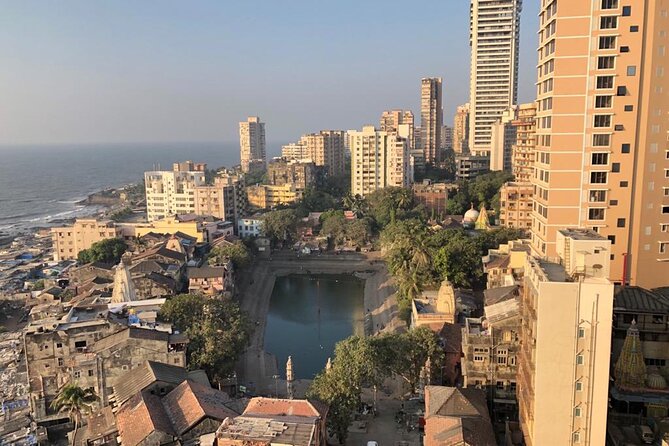 Private Guided Spiritual Walk in Banganga Hindu Temples - The walk around Banganga Tank: stepping into a living pilgrimage route