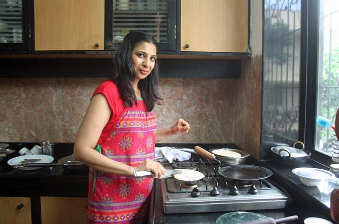 Private Market Tour and Vegetarian Cooking Class in Mumbai - Private format: what you gain (and what to watch for)