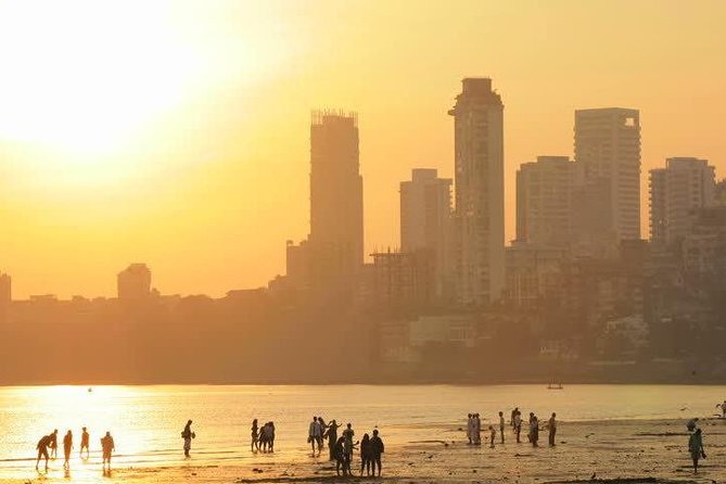 Private Mumbai By Dawn Tour - BB Dadar Market: vegetables, flowers, and a city on its way