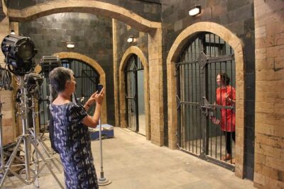 Private Mumbai City Tour and Bollywood Tours With Meal - The small dance show: the “fun payoff” moment