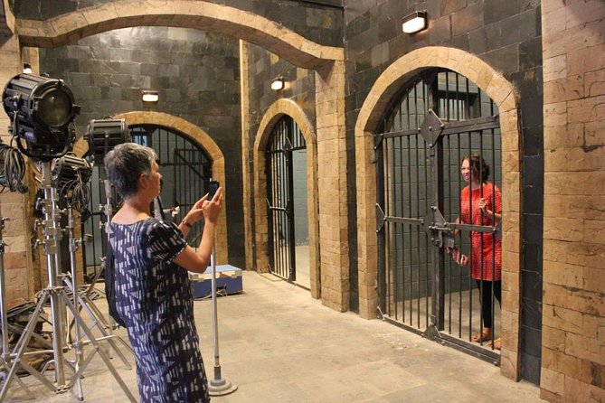Private Mumbai City Tour and Bollywood Tours With Meal - The small dance show: the “fun payoff” moment
