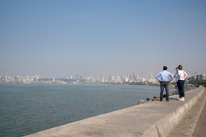 Private Mumbai Sightseeing Tour - Full Day - Chor Bazaar and Sassoon Dock: Bargains, Snacks, and the Waterfront Workday