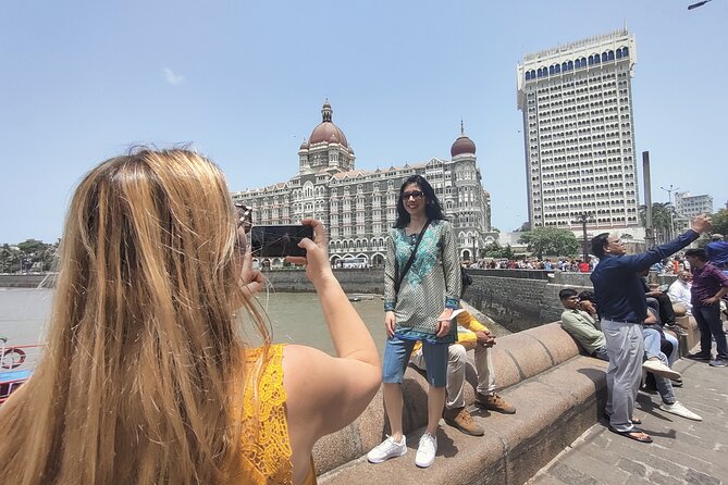 Private Mumbai Sightseeing Tour with Local English Guide - Girgaon Beach, Flora Fountain, and Oval Maidan for a Breather