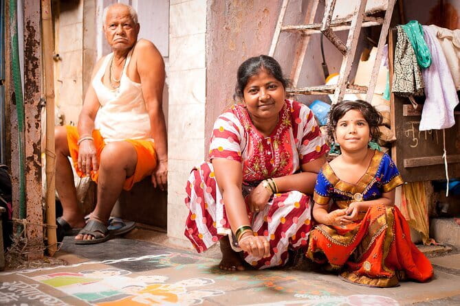 Private Mumbai Sightseeing Tour with Pickup, Car & Guide - Marine Drive and the long promenade walk