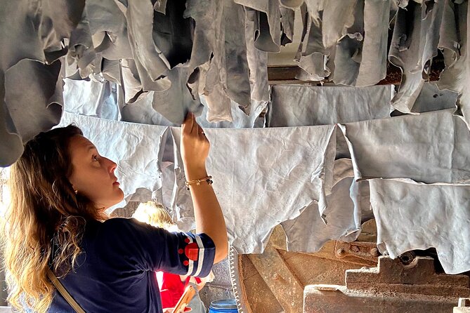 Private Slumdog Millionaire Tour in Dharavi with Slum Visit - Guides: safety, pacing, and that local context people talk about