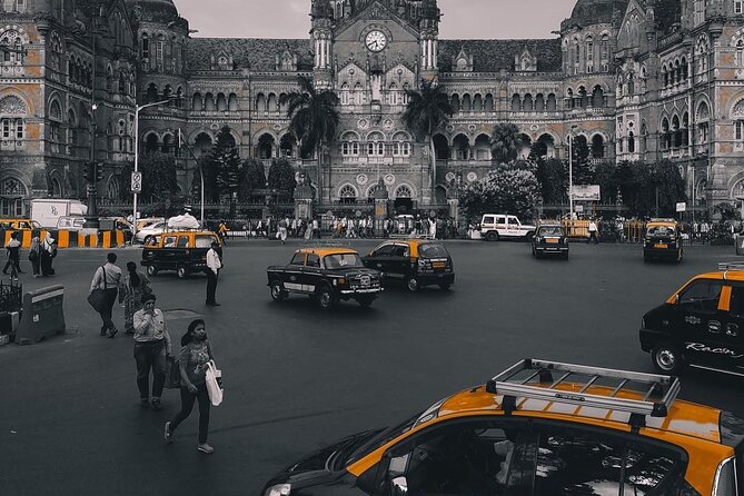 Private Tour in Mumbai Slum with Sightseeing - Crawford Market and Chhatrapati Shivaji Terminus: Mumbai’s Daily Engine