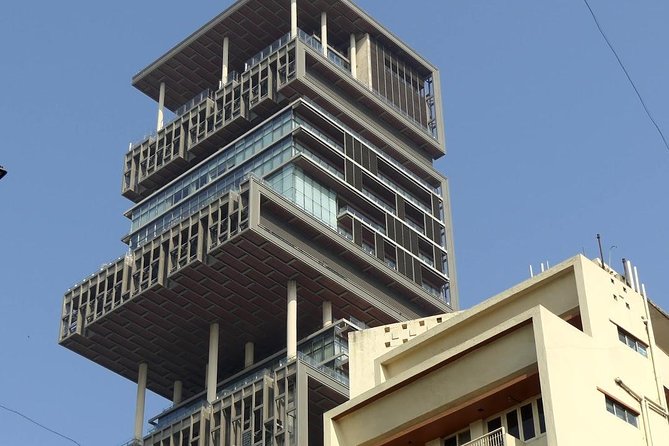 South Mumbai City with Dharavi Slum Tour in Private Vehicle - Marine Drive to Colaba: South Mumbai’s Most Recognizable Stretch