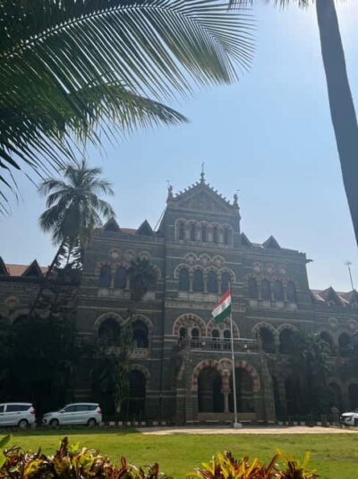 South Mumbai: Cultural Heritage Walking Tour - Meeting point at Pizza Express: how the tour starts strong