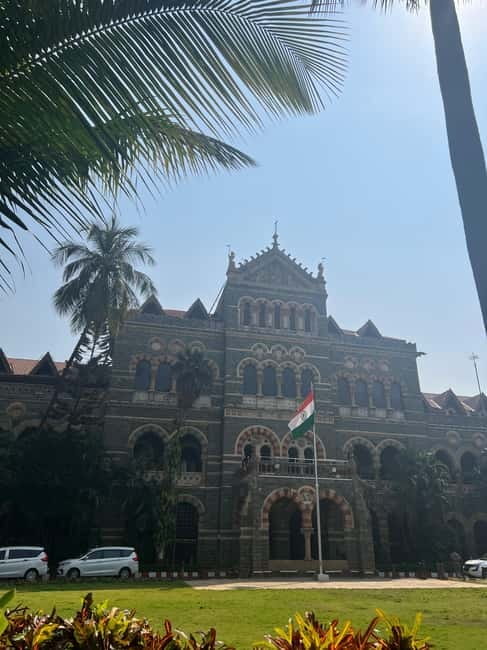 South Mumbai: Cultural Heritage Walking Tour - Meeting point at Pizza Express: how the tour starts strong