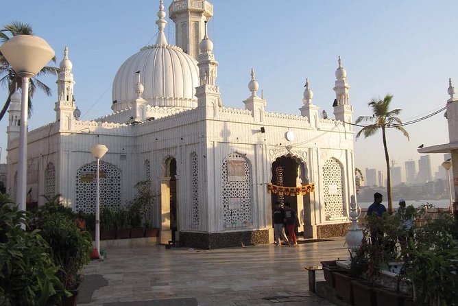 Spiritual & City Highlights: Private Mumbai Temple Tour by AC Car - AC car, private routing, and why this matters more than you think