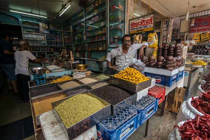 Ultimate Mumbai Full Day: Sights, Bollywood Dance, Lunch & Spices - Kala Ghoda art precinct: Sassoon, iron buildings, and the Mark Twain connection