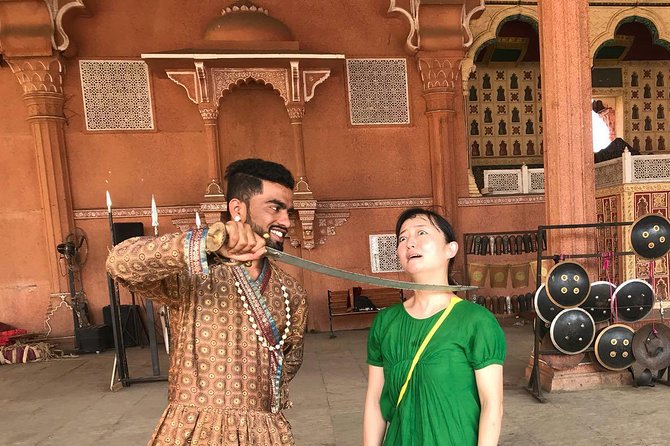 Unveiling Bollywood: Grand Tour of Iconic Real Sets & Their Story - Private guide time: how the explanation changes what you see